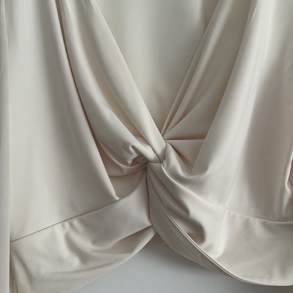 Dynamite Twist Front Crop Top - Picture 5 of 9